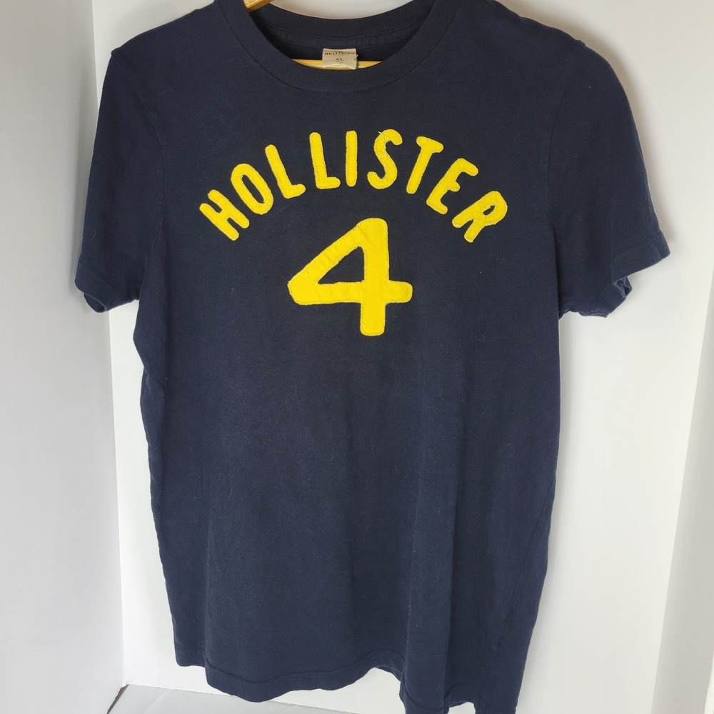 Hollister Mens XL Navy Blue Yellow Felt Applique Logo Graphic T-Shirt 4 XL